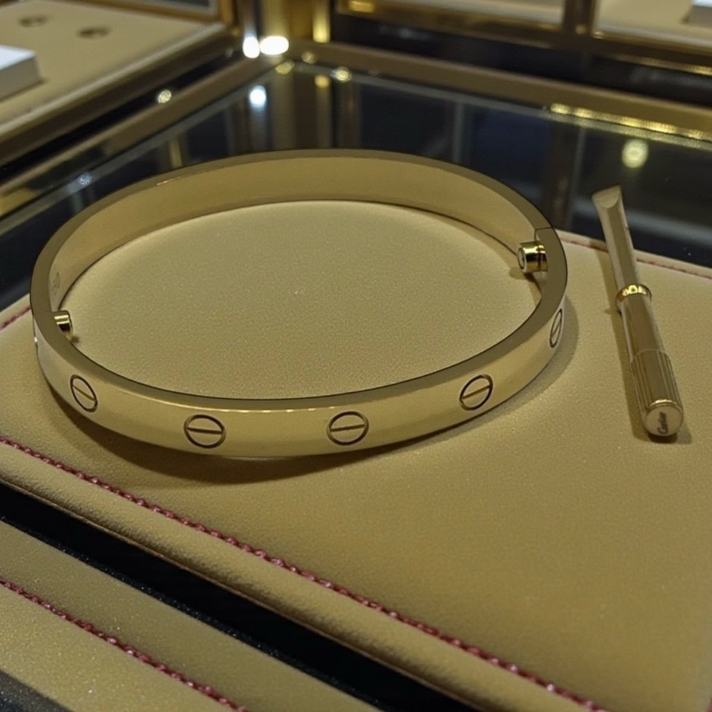 Gold Bracelet with Screw Motif